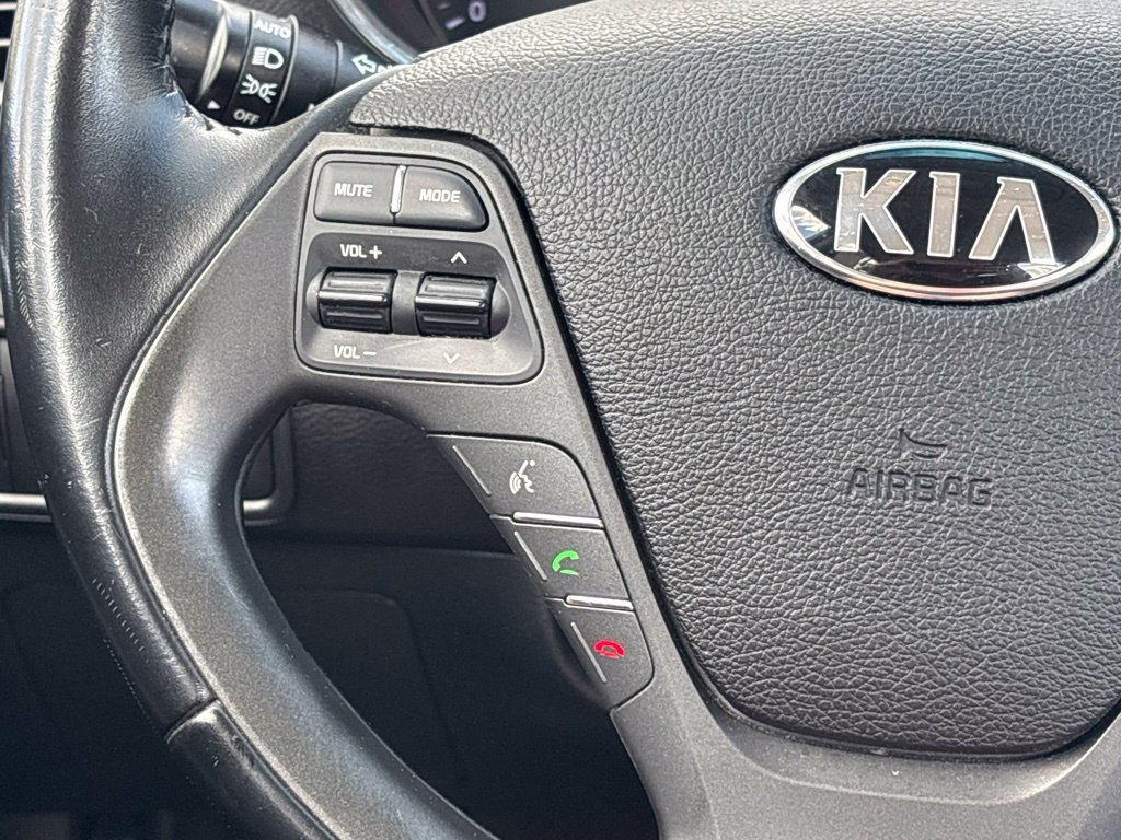 Used 2016 White Kia EX image 31