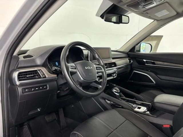 Used 2022 Gray Kia EX image 9