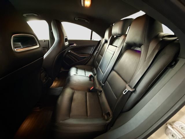Used 2016 Cirrus White Mercedes-Benz CLA 250 image 23