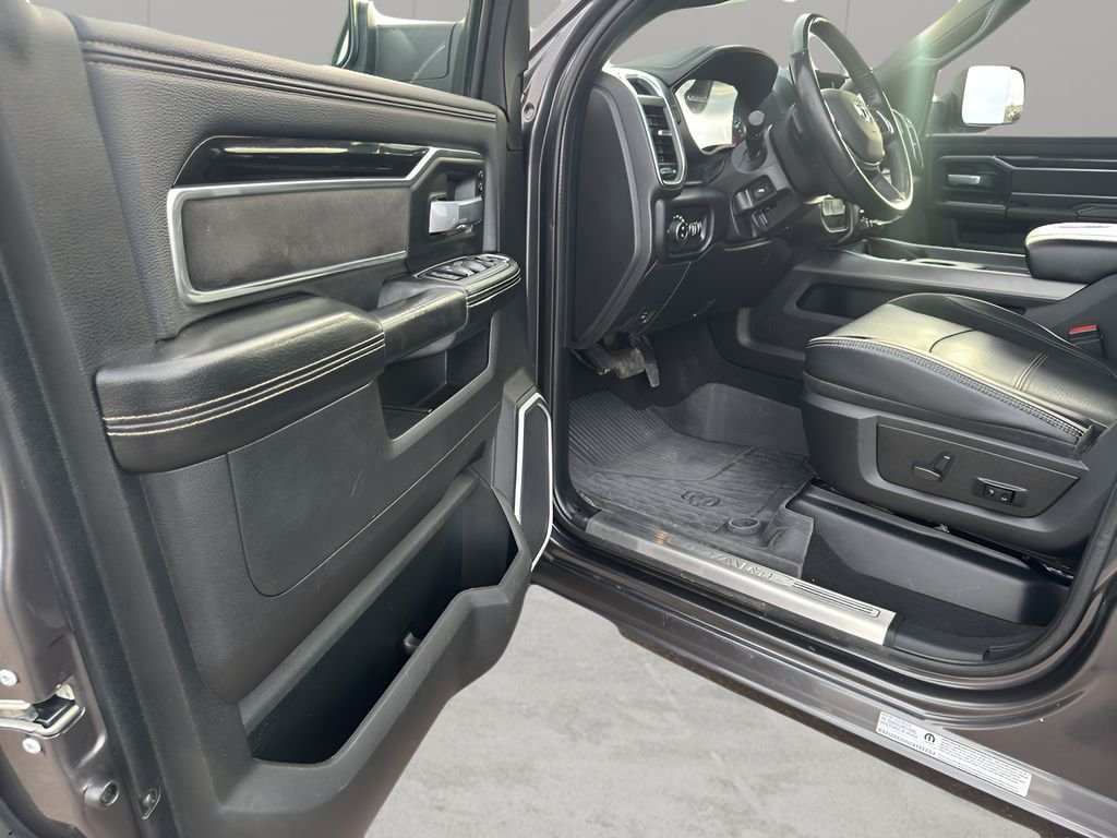 Used 2022 Granite Crystal Metallic Clearcoat Ram Laramie image 12
