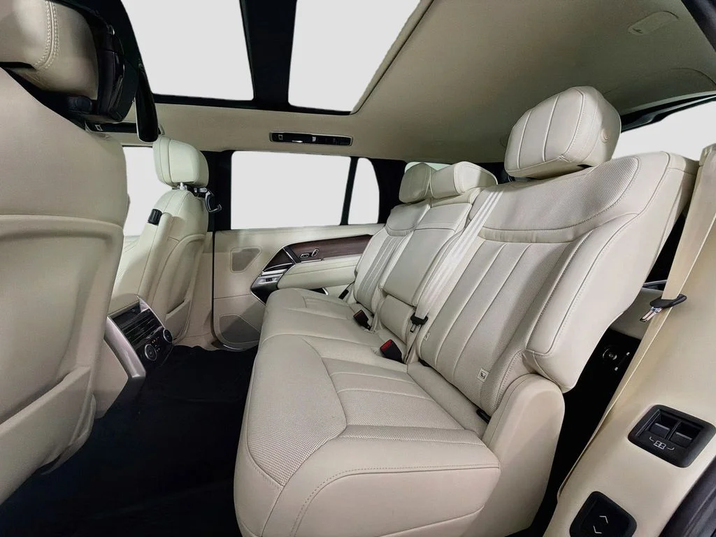 New 2026 Santorini Black Land Rover SE 7 Seats image 26