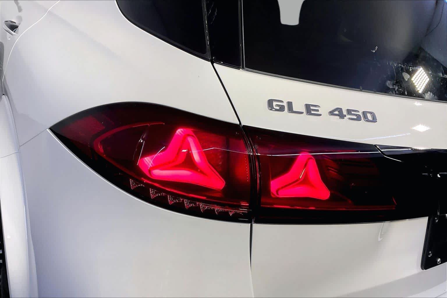 New 2027 MANUFAKTUR Moonlight White Metallic Mercedes-Benz GLE 450 image 5