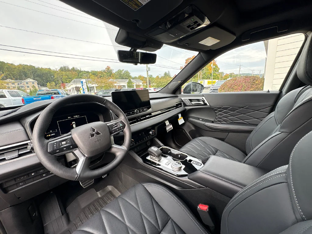 New 2026 Gray Mitsubishi SEL image 18