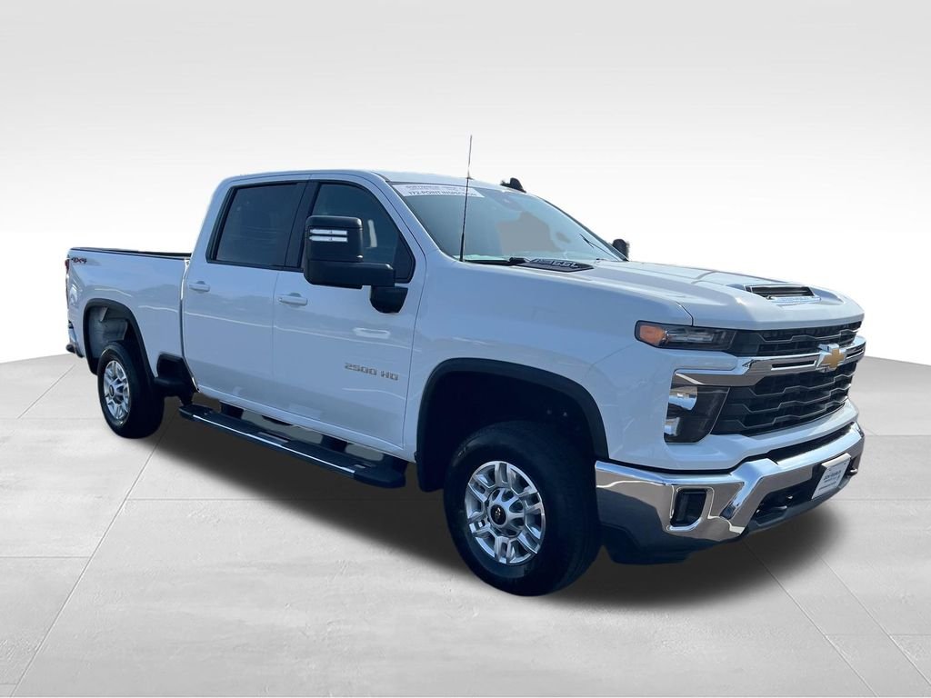 Used 2025 White Chevrolet LT image 7