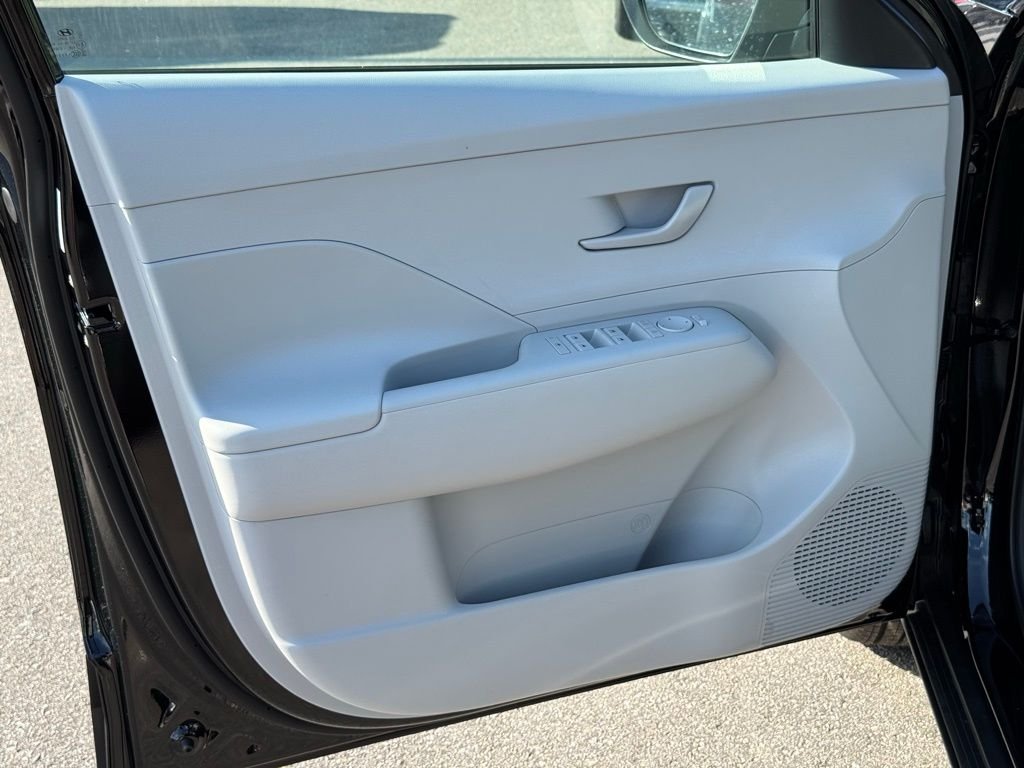 2026 Hyundai Kona SE - Photo 17