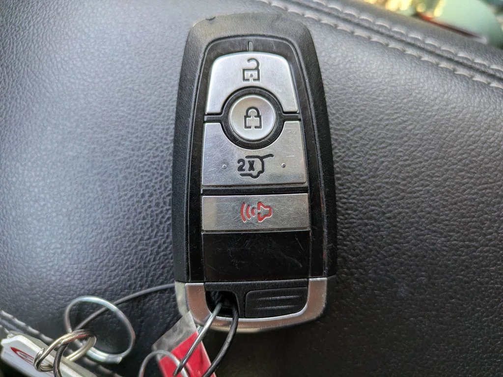 Used 2025 Oxford White Ford Active image 28