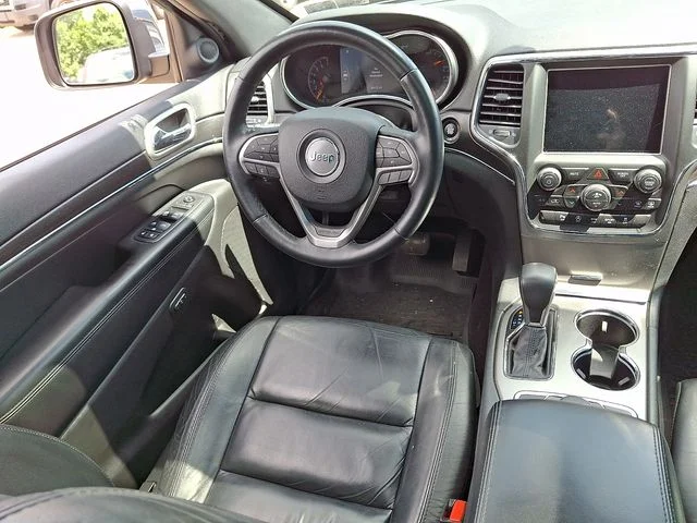 Used 2018 Gray Jeep Limited image 14