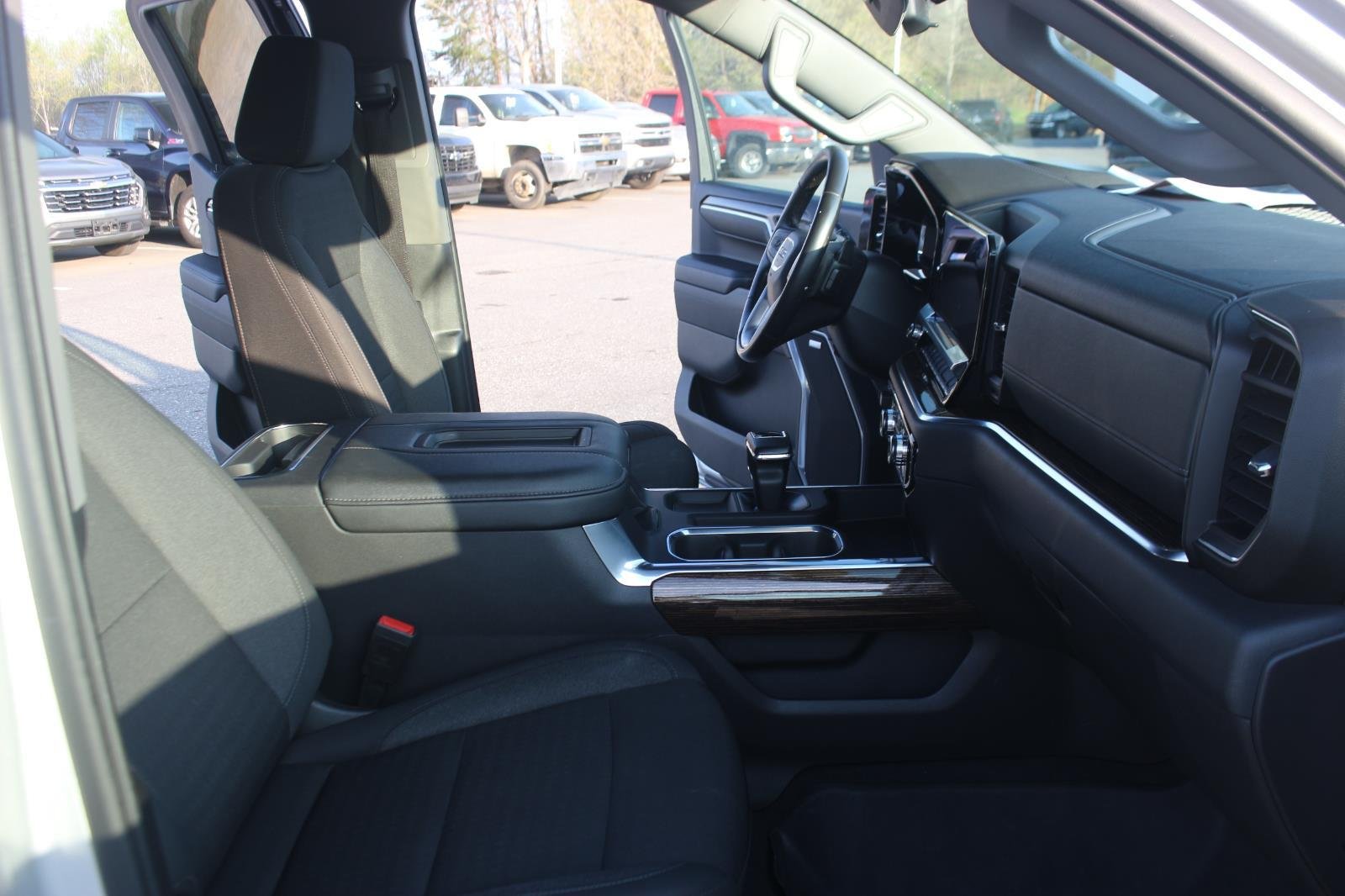 Used 2022 Quicksilver Metallic GMC Elevation image 34