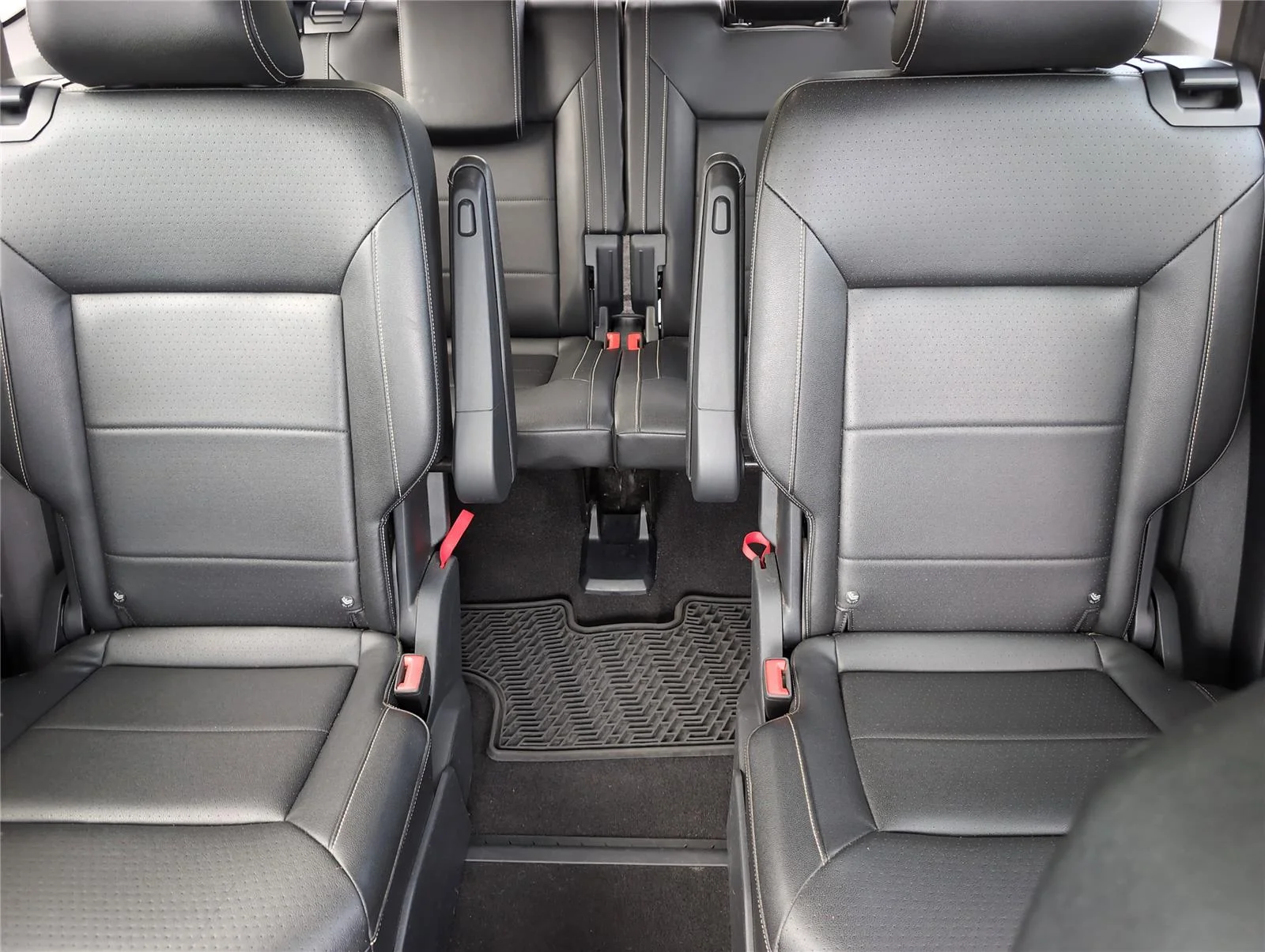 Used 2023 Platinum Gray Metallic Volkswagen 3.6L V6 SEL R-Line Black image 24