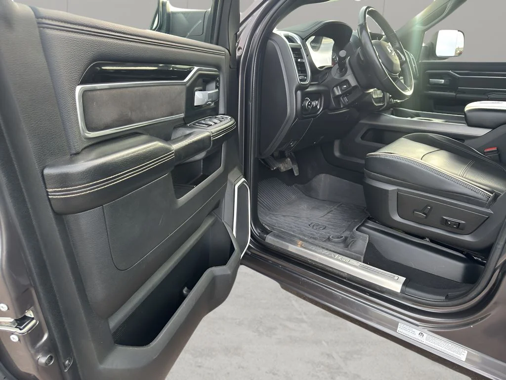 Used 2022 Granite Crystal Metallic Clearcoat Ram Laramie image 12