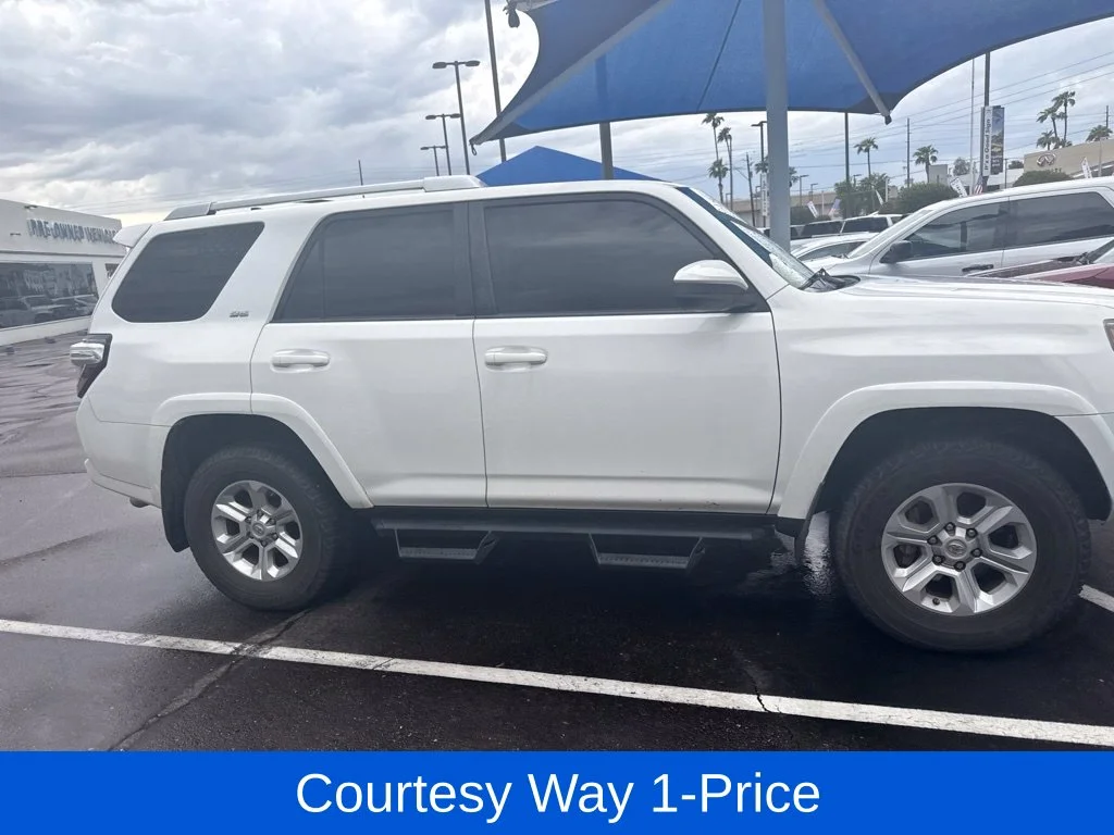 Used 2018 White Toyota SR5 image 6