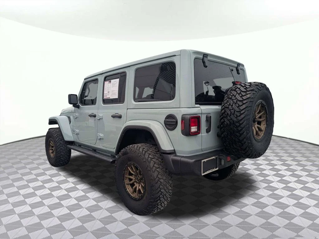 Used 2023 Gray Jeep Sahara image 5