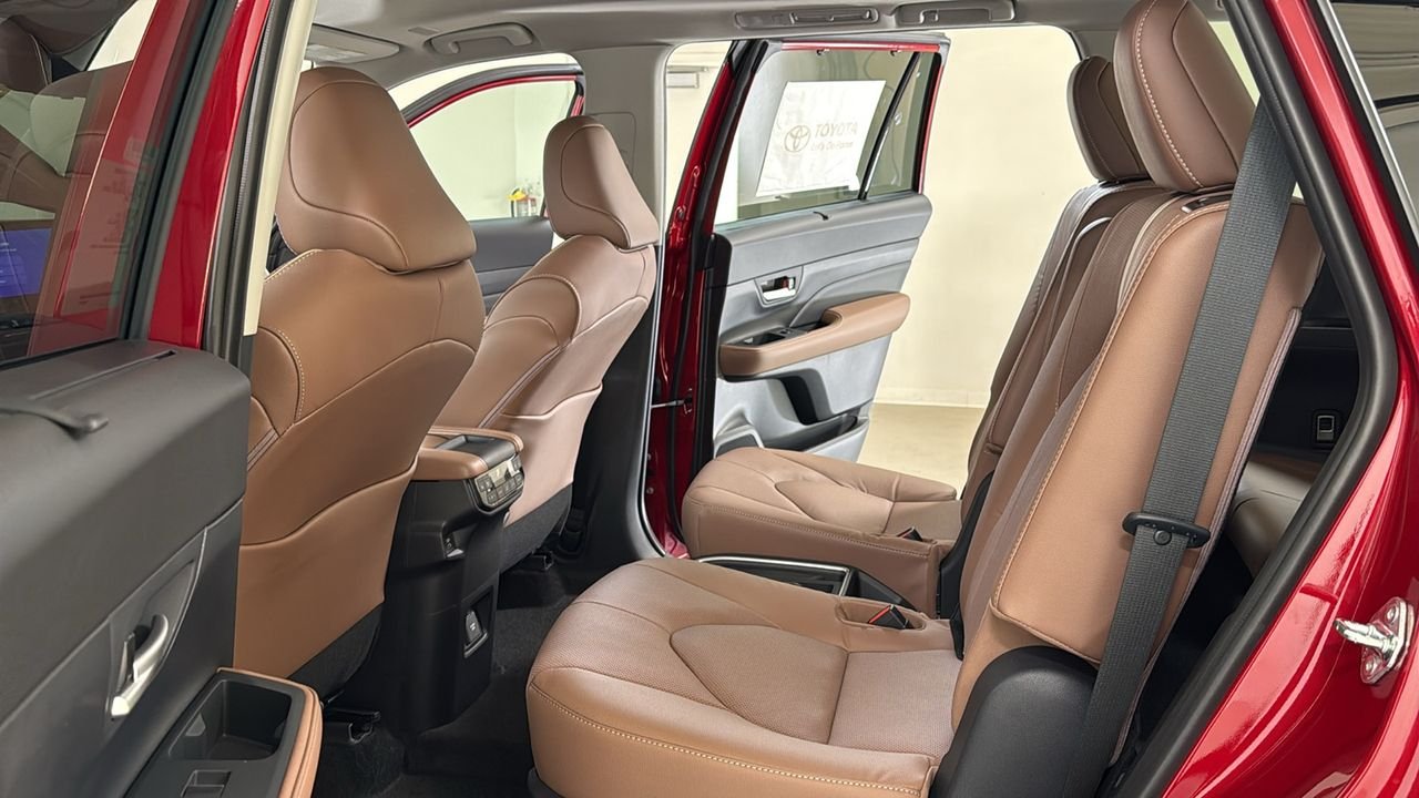New 2026 Ruby Flare Pearl <sup>1</sup> Toyota  Platinum image 15