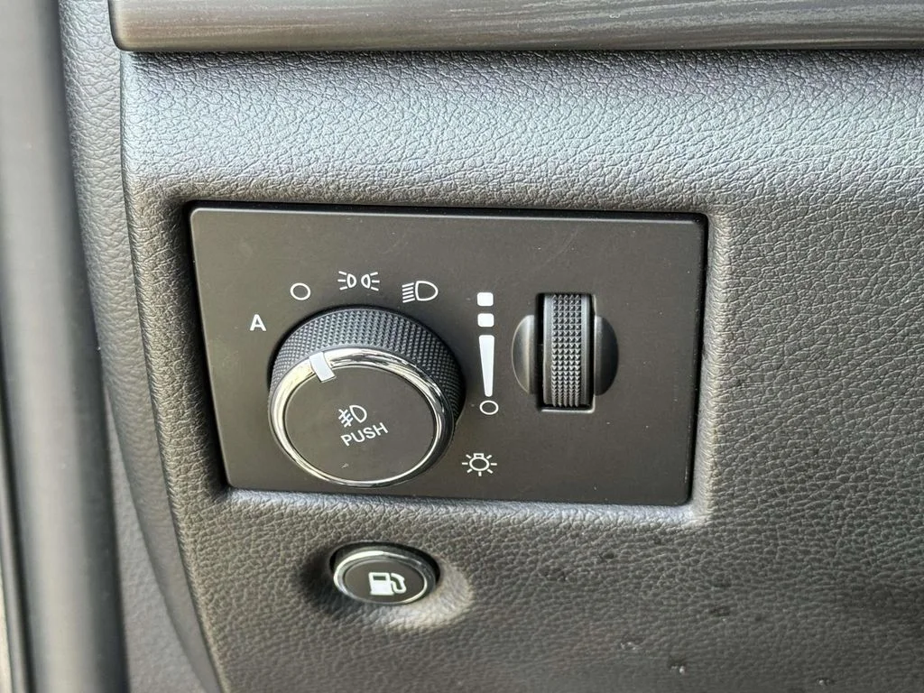 Used 2021 Gray Jeep Laredo X image 27