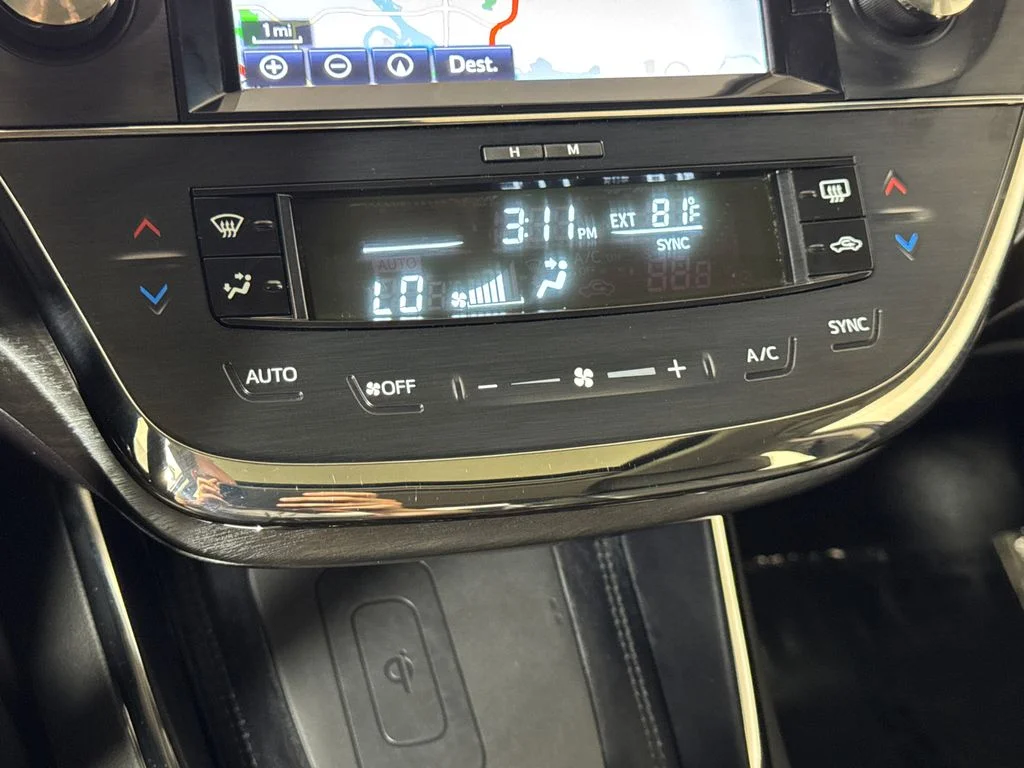 Used 2018 Gray Toyota XLE Premium image 23