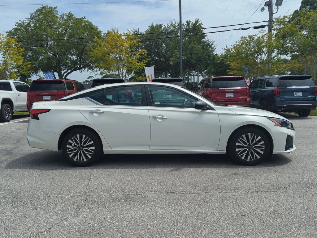 Used 2024 White Nissan 2.5 SV image 7
