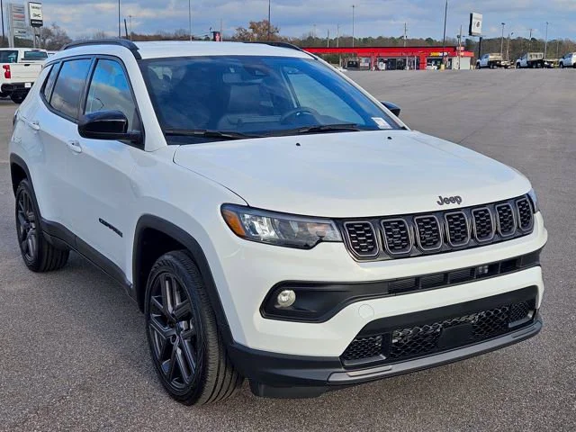New 2026 Bright White Clear-Coat Exterior Paint Jeep Latitude image 7