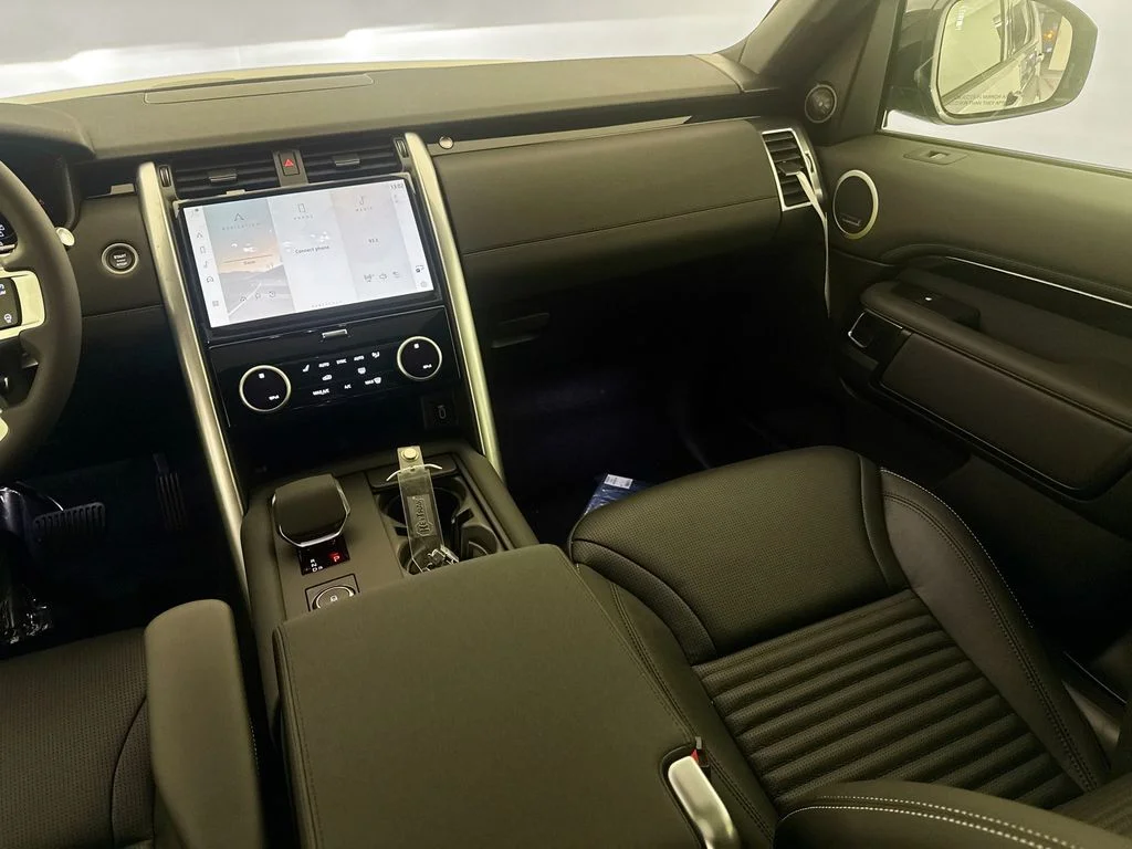 New 2026 Eiger Grey Land Rover S image 22