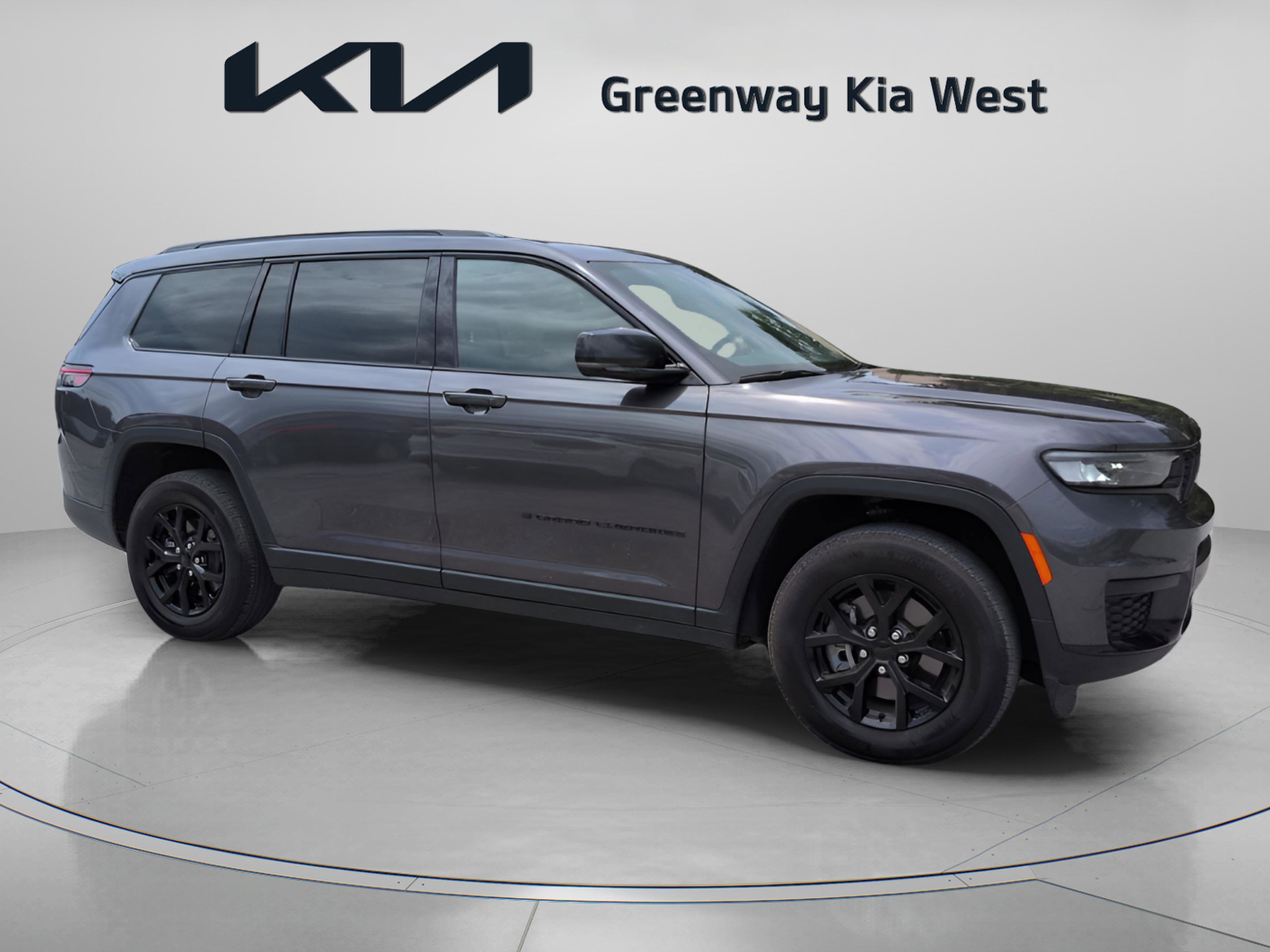 Used 2024 Baltic Gray Metallic Clearcoat Jeep Altitude image 9