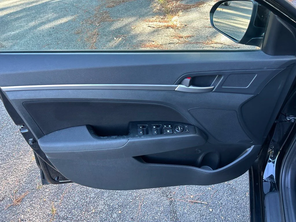 Used 2019 Black Hyundai Value Edition image 14