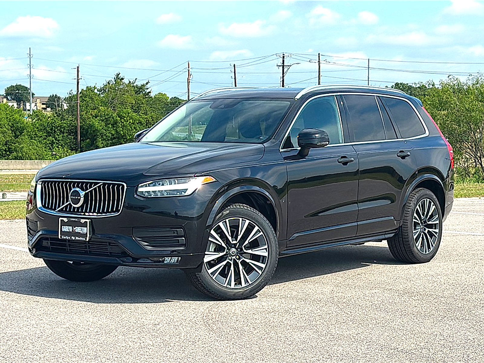 Used 2022 Onyx Black Metallic Volvo T5 Momentum 7 Passenger image 2
