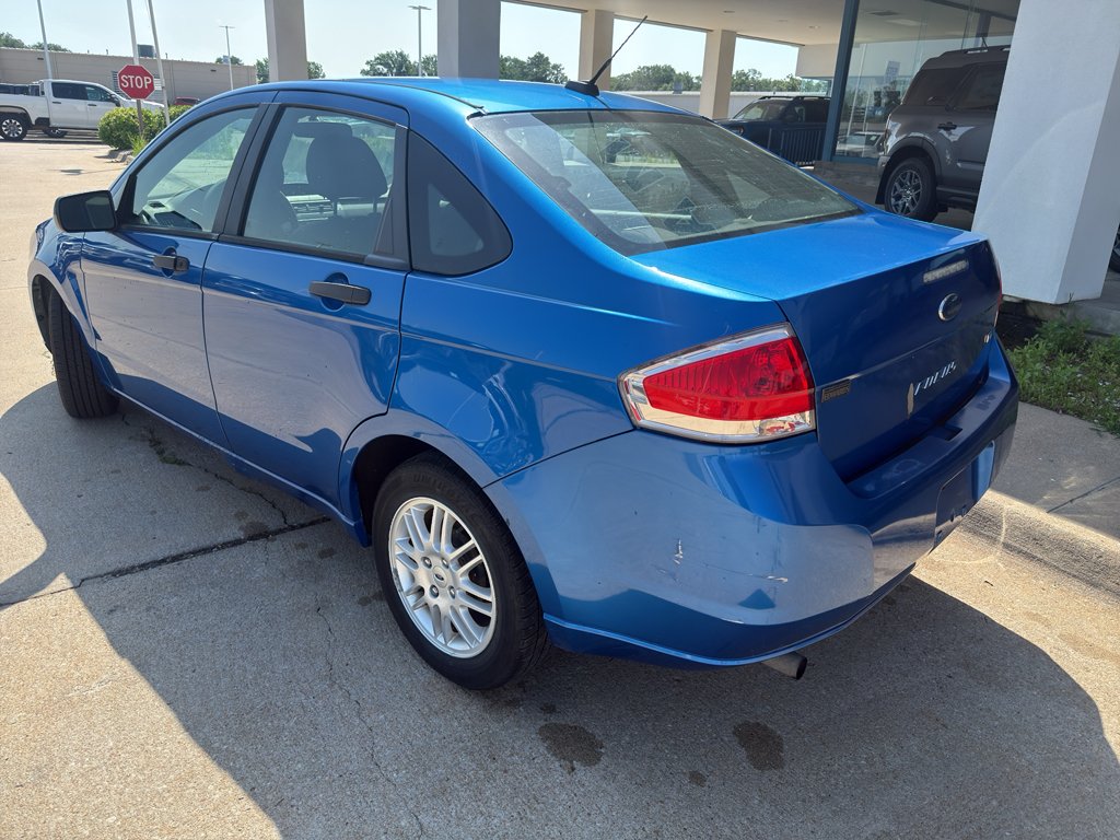 Used 2011 Blue Flame Metallic Ford SE image 8