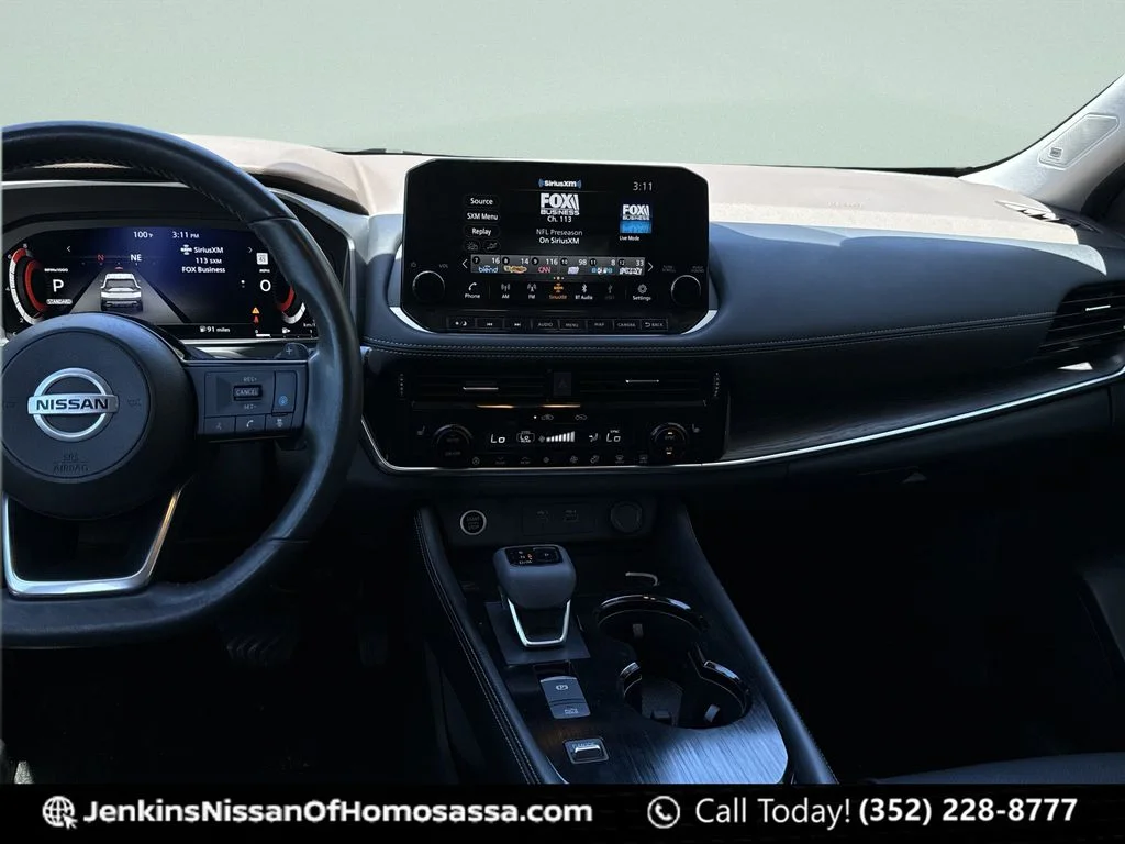 Used 2021 Silver Nissan Platinum image 27