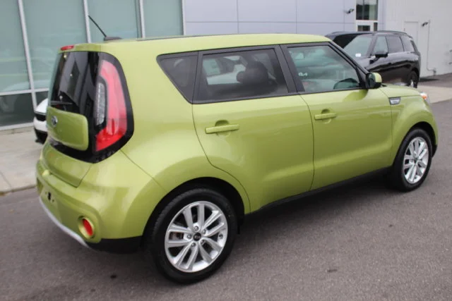 Used 2018 Green Kia Plus image 25