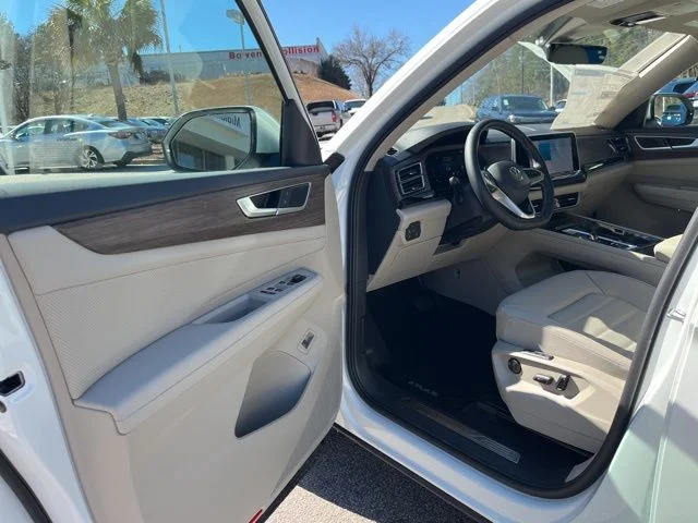 New 2026 White/off-white Volkswagen 2.0T SEL image 4