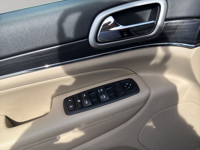 Used 2019 Diamond Black Crystal Pearlcoat Jeep Limited image 12
