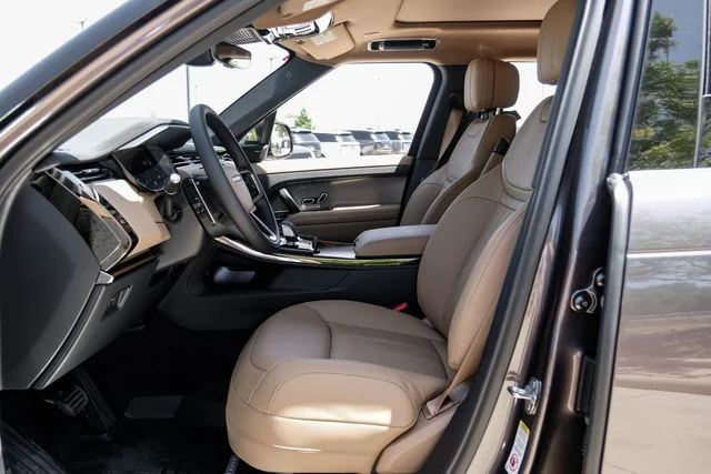 New 2026  Land Rover SE image 4