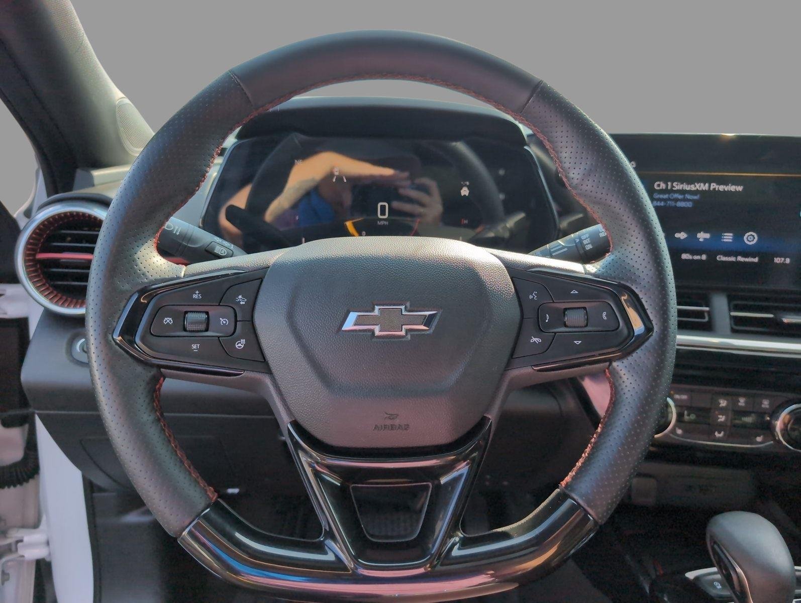 Used 2025 Summit White Chevrolet 2RS image 27