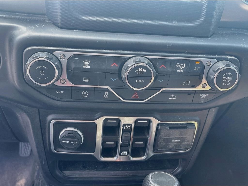 Used 2023 Blue Jeep Sport S image 19