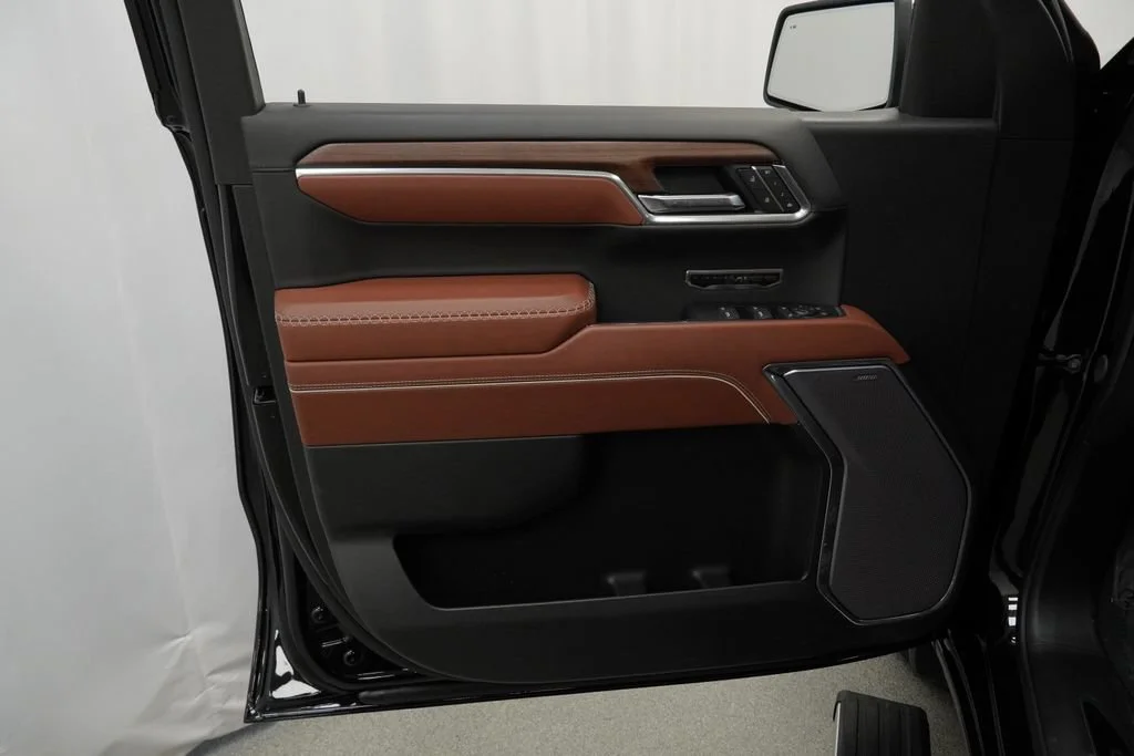 Used 2025 Onyx Black GMC Denali Ultimate image 29