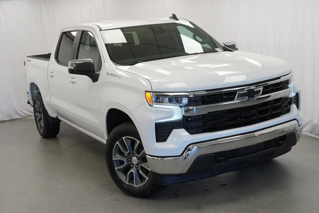New 2026 Summit White Chevrolet LT image 34
