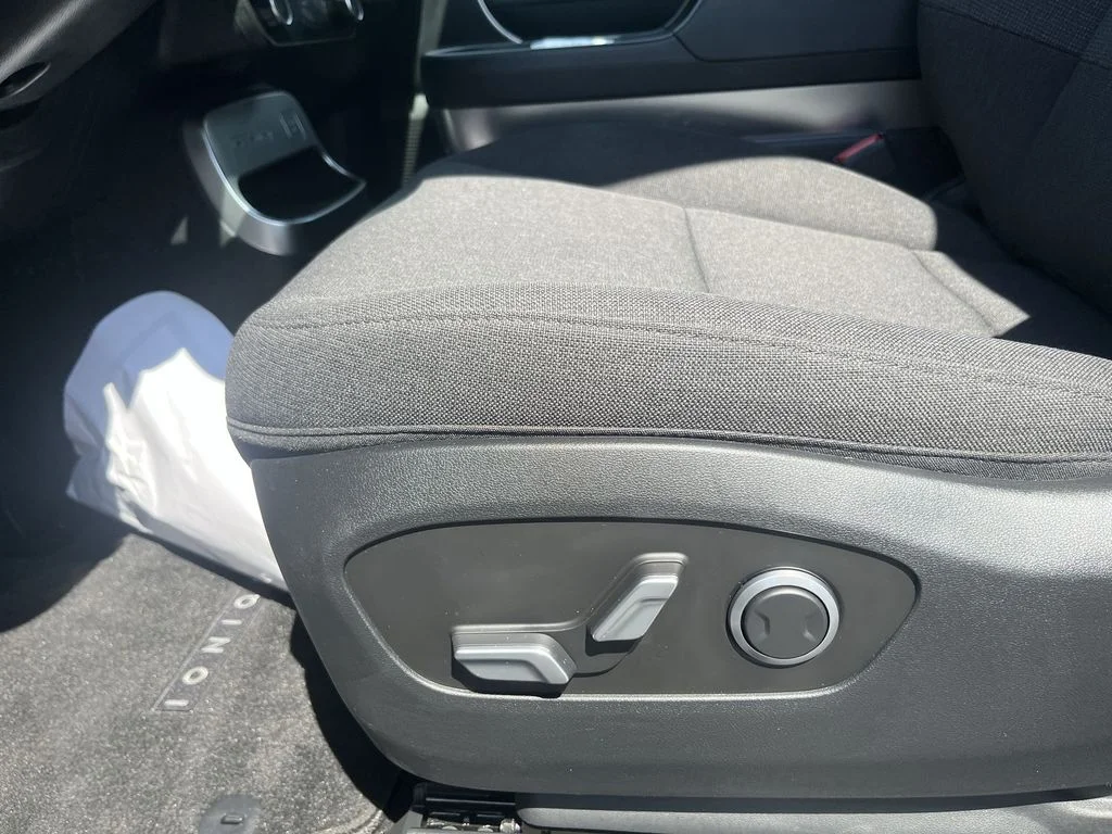 Used 2026 White Hyundai SE image 18