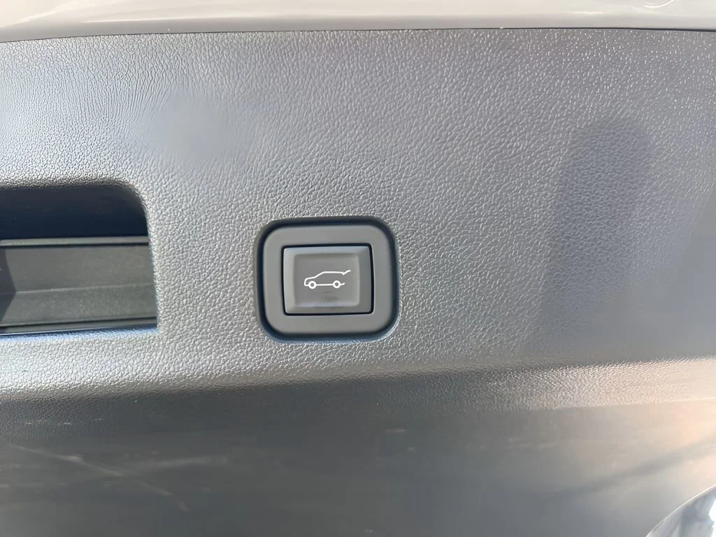 Used 2025 Sterling Metallic GMC Elevation image 31