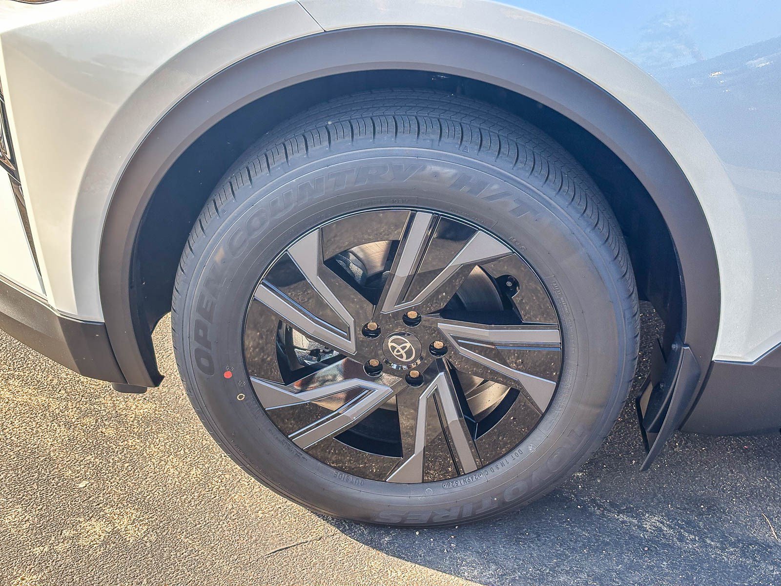 New 2026 Wind Chill Pearl <sup>1</sup> Toyota  SE image 10
