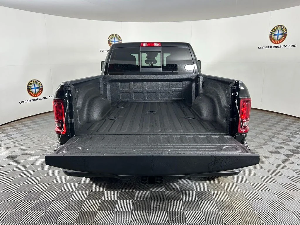 New 2026 Diamond Black Crystal Pearl-Coat Exterior Paint RAM Tradesman image 17