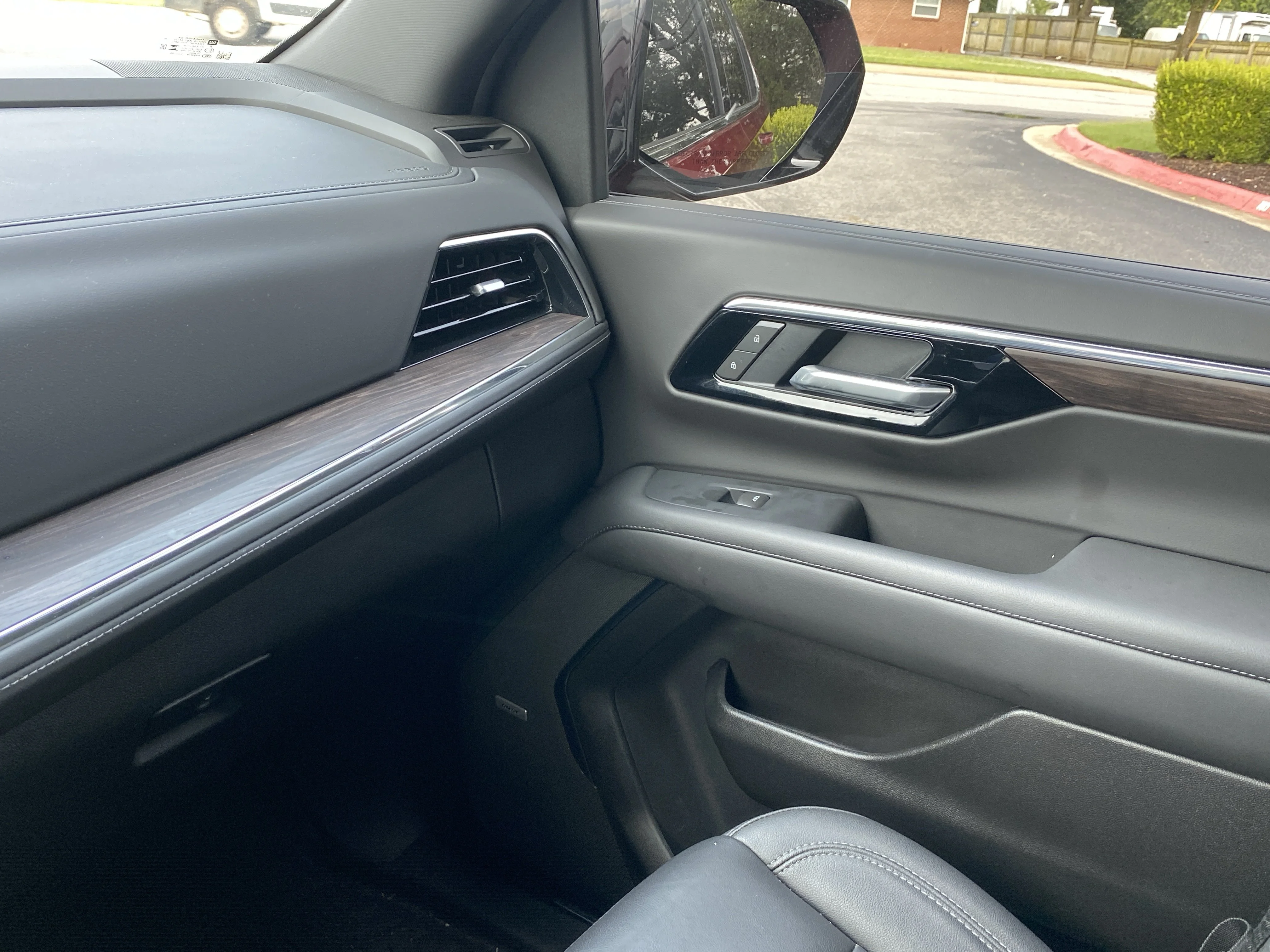 Used 2025 Radiant Red Tintcoat Chevrolet LT image 27