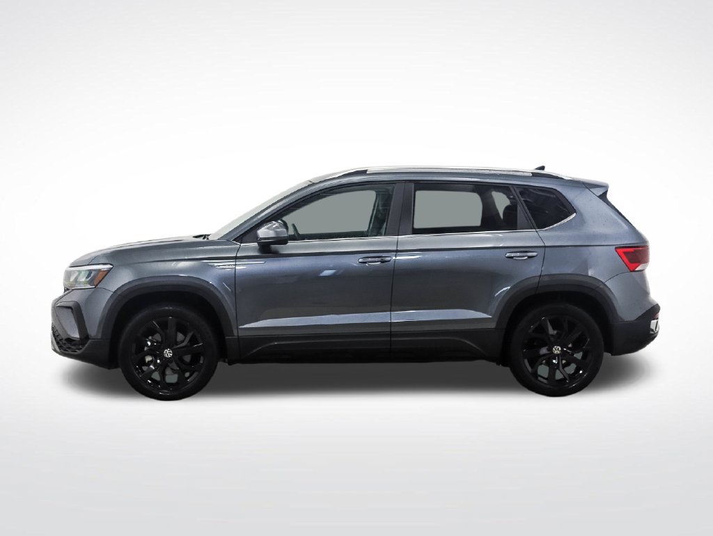 Used 2022 Volkswagen Taos SE with VIN 3VVYX7B23NM068305 for sale in Minneapolis, Minnesota