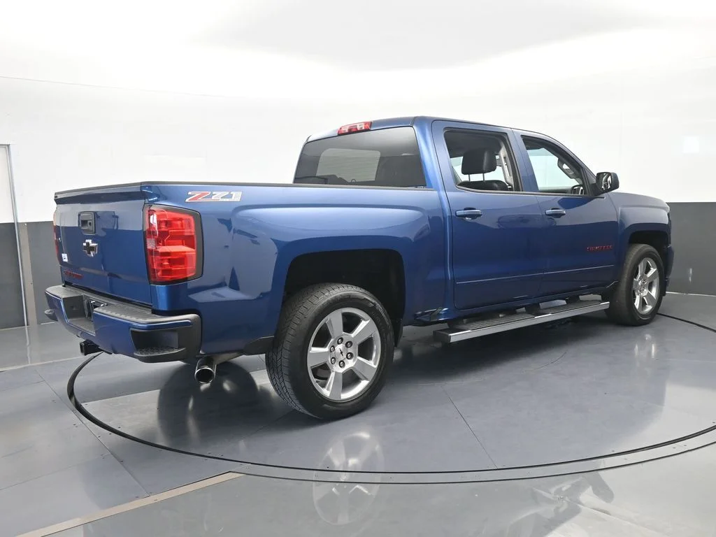 Used 2016 Deep Ocean Blue Metallic Chevrolet LT image 5