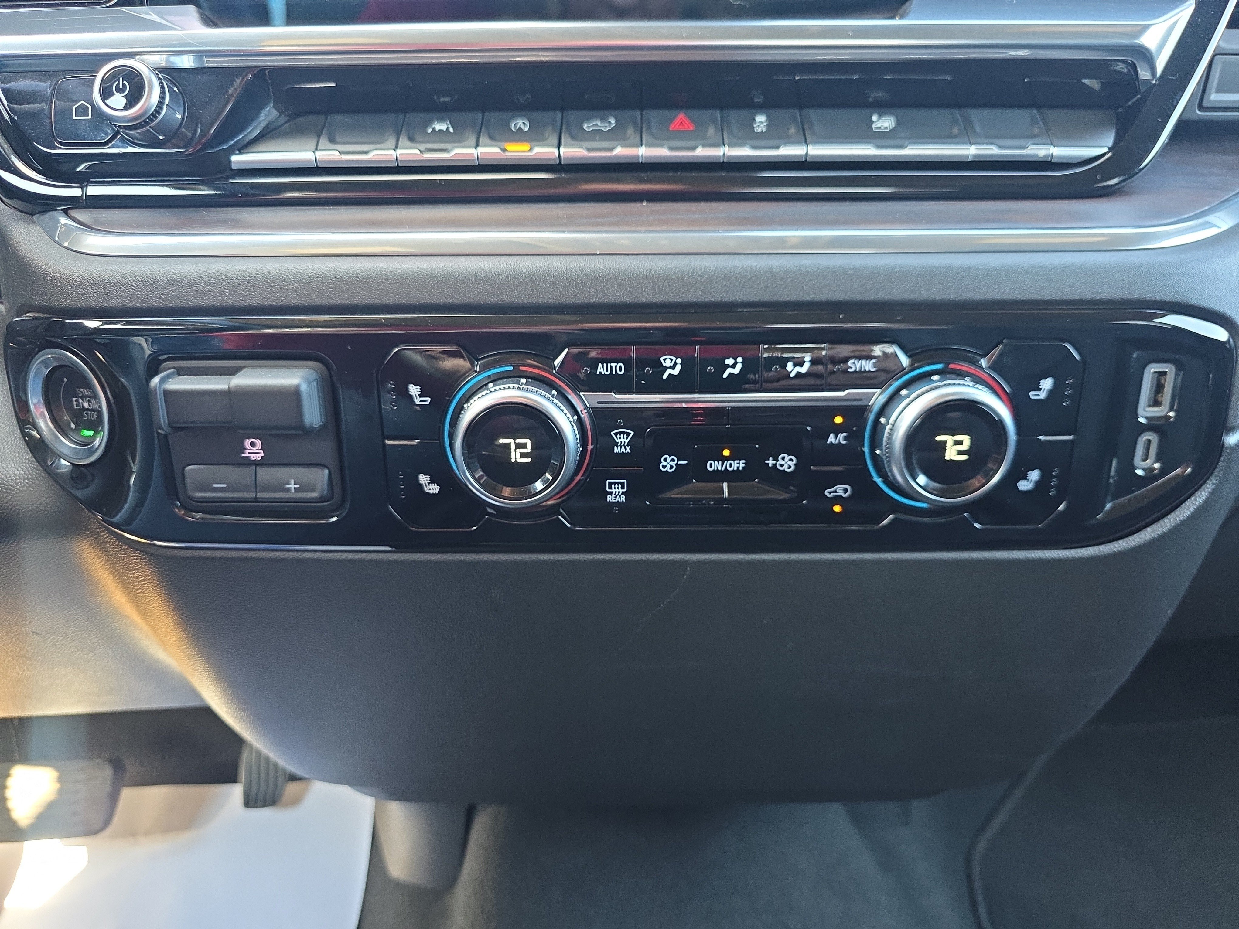 2025 GMC Sierra 1500 SLT - Photo 25