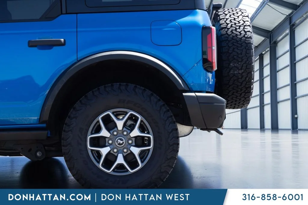 Used 2025 Blue Ford Badlands image 31