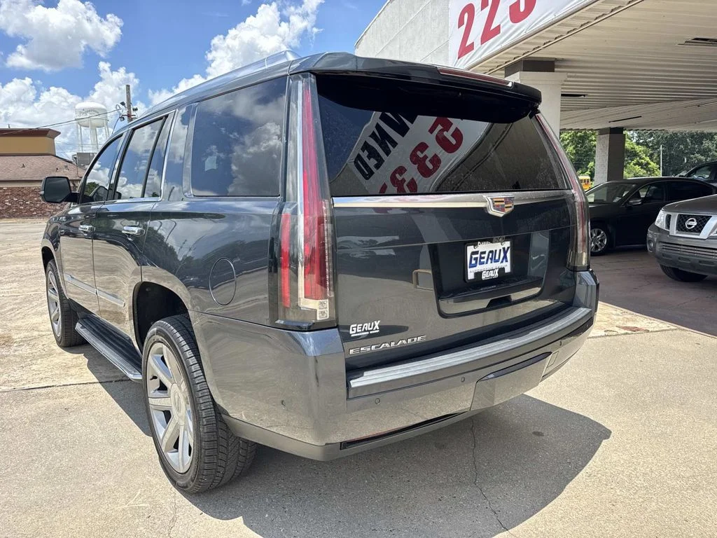 Used 2019 Gray Cadillac Luxury image 17