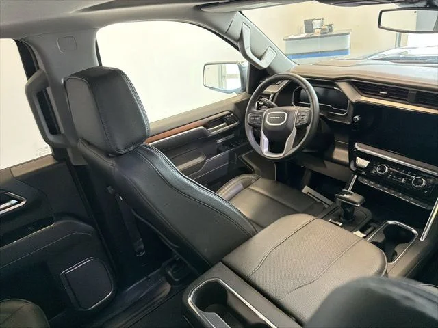 Used 2025 Blue GMC Denali image 36