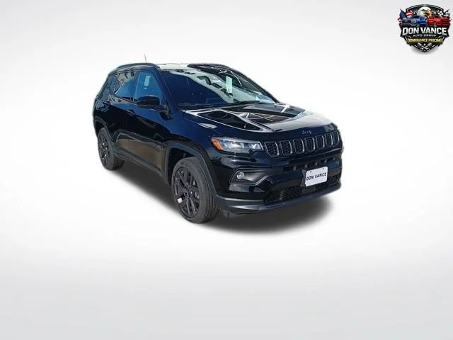 New 2026 Diamond Black Crystal Pearlcoat Jeep Latitude image 7