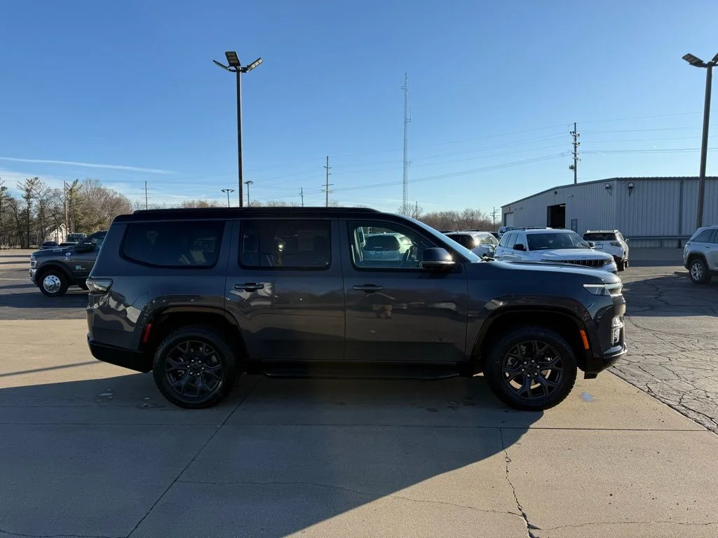 New 2026 Baltic-Gray Metallic Clear-Coat Exterior Paint Jeep Upland image 8