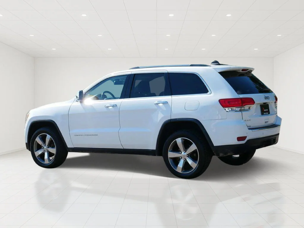 Used 2015 White Jeep Limited image 4