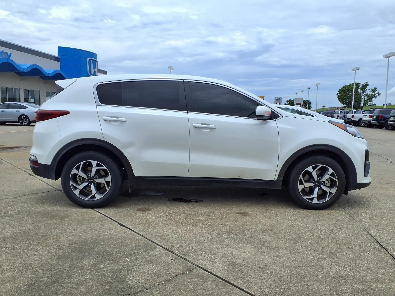Used 2021 White Kia LX image 7